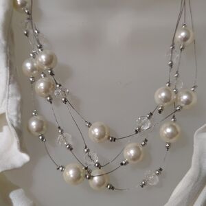 Elegant Pearl and Silver Necklace
